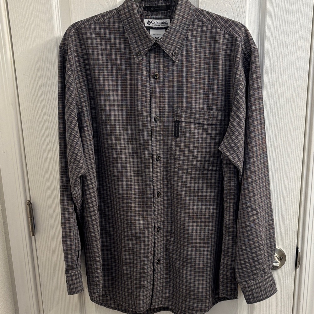 Columbia Men's Black and Gray Checkered Long Sleeve Shirt - Rugged!